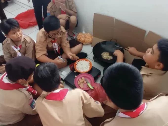 Dokumentasi sekolah: Belajar disiplin melalui perkemahan sekolah