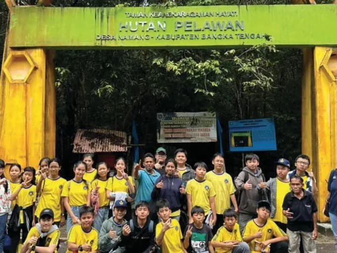 Dokumentasi sekolah: Mengamati kehidupan di Hutan Pelawan