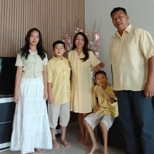 Keluarga Stanley dan Samuel, orang tua siswa SD Kasih Baptist