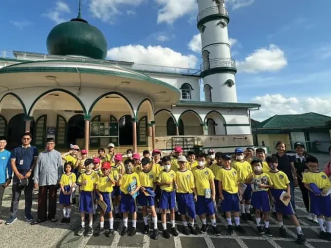 Dokumentasi sekolah: Mengenal tempat ibadah, belajar menghargai sesama