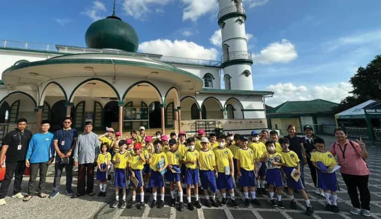 Dokumentasi sekolah: Mengenal tempat ibadah, belajar menghargai sesama