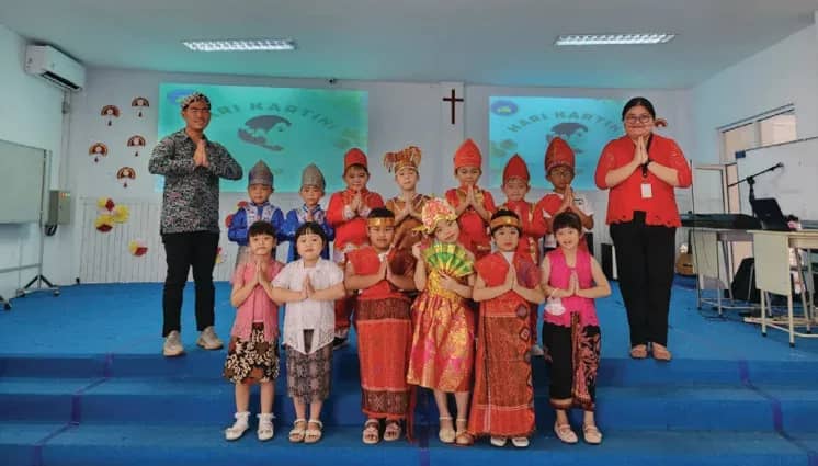 Dokumentasi sekolah: Berani tampil, mengenal pakaian daerah